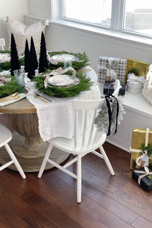 Create a Cozy and Elegant Christmas Tablescape with Black, White, and Green